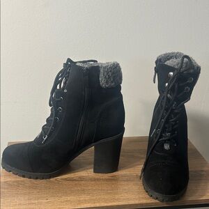 Dream Pairs Black Lace-Up Boots with Gray Fur